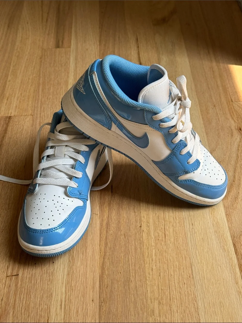 Nike Air Jordan Low-Top Sneakers in White and Light Blue patent leather